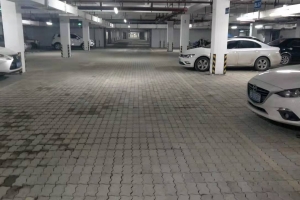 長沙株洲，某小區地下停車廠